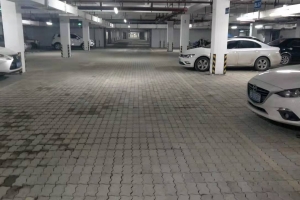 長沙株洲，某小區地下停車廠